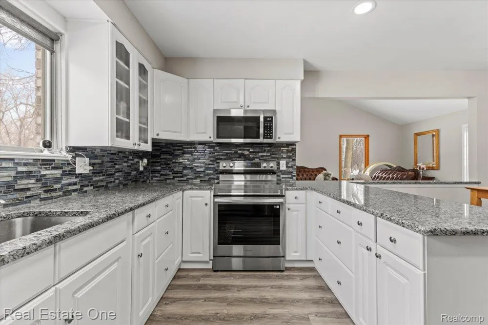 2931 Wisconsin Road Troy City, MI 48083