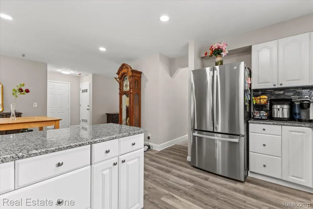 2931 Wisconsin Road Troy City, MI 48083