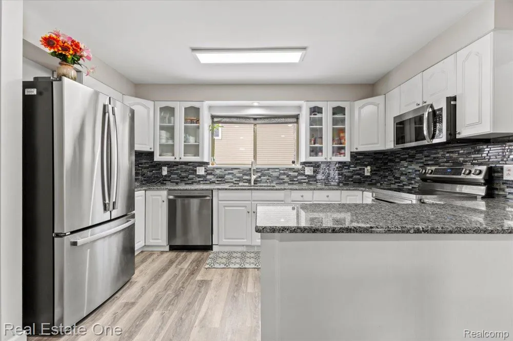 2931 Wisconsin Road Troy City, MI 48083