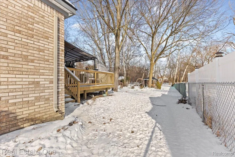 2931 Wisconsin Road Troy City, MI 48083