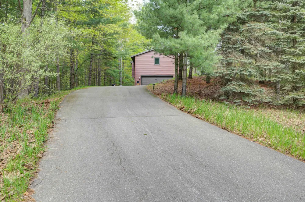 4418 Hampshire Drive Acme Township, MI 49690