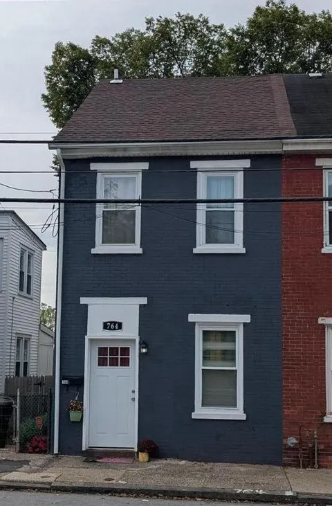764 QUEEN STREET