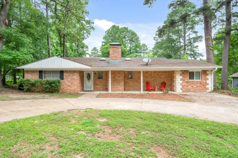1522 Tanglewood Drive E