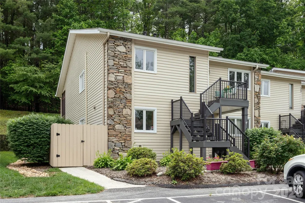 580 Britton Creek Drive Hendersonville, NC 28791