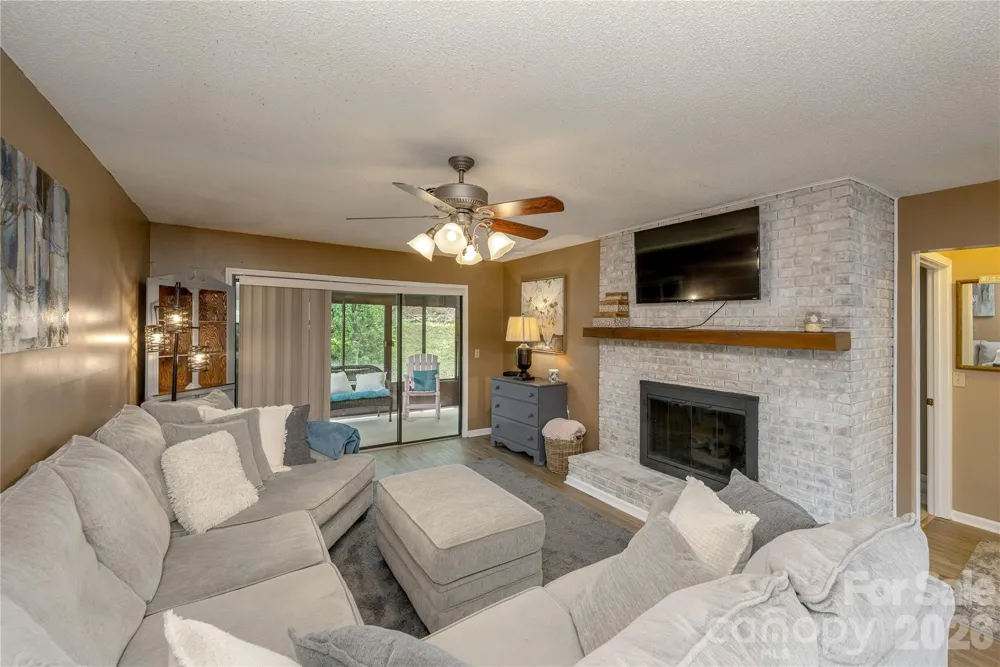 580 Britton Creek Drive Hendersonville, NC 28791