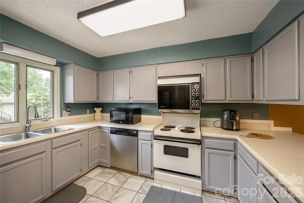 580 Britton Creek Drive Hendersonville, NC 28791