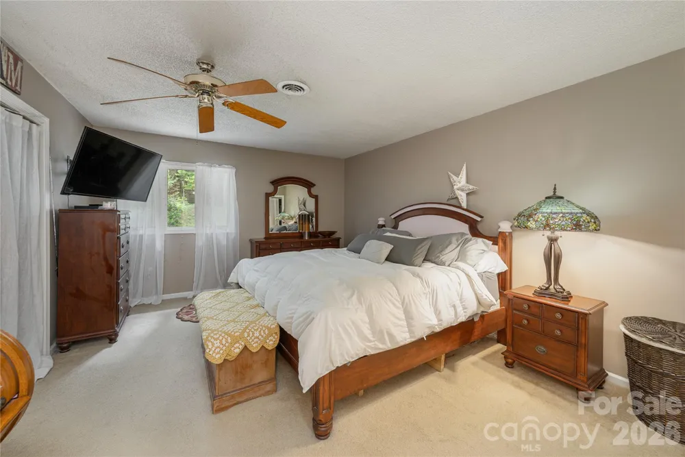 580 Britton Creek Drive Hendersonville, NC 28791