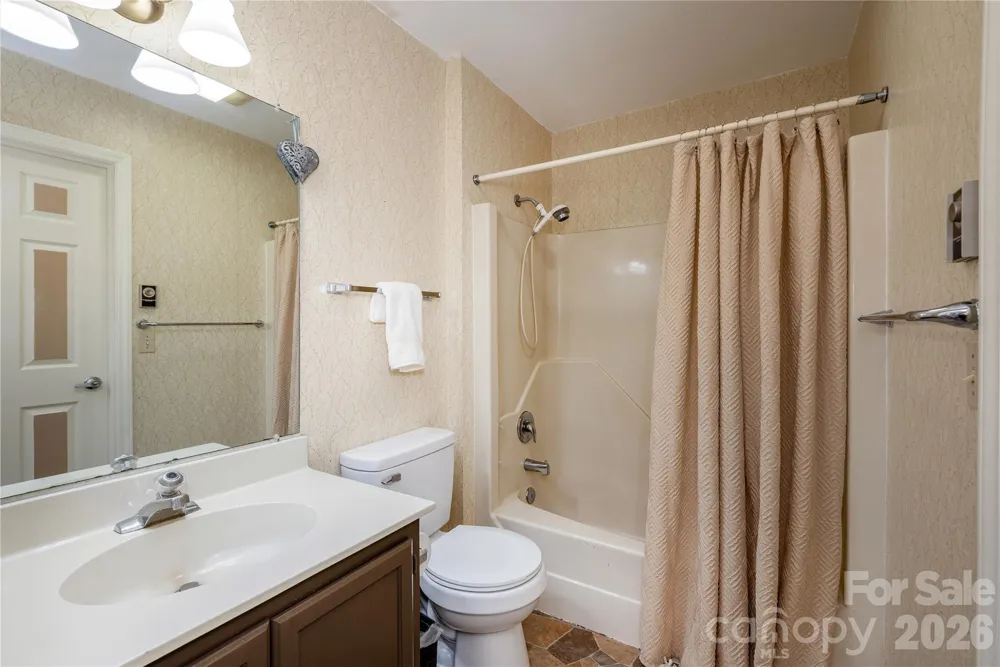 580 Britton Creek Drive Hendersonville, NC 28791