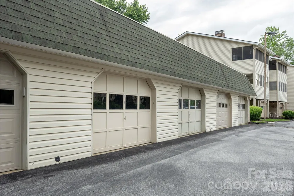 580 Britton Creek Drive Hendersonville, NC 28791