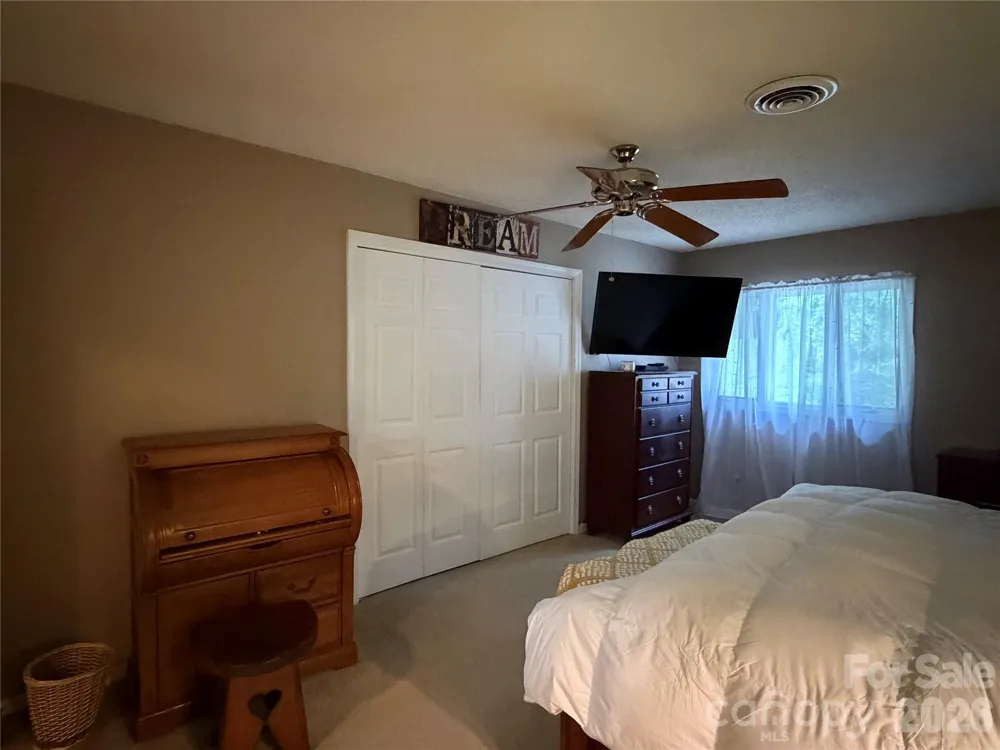 580 Britton Creek Drive Hendersonville, NC 28791