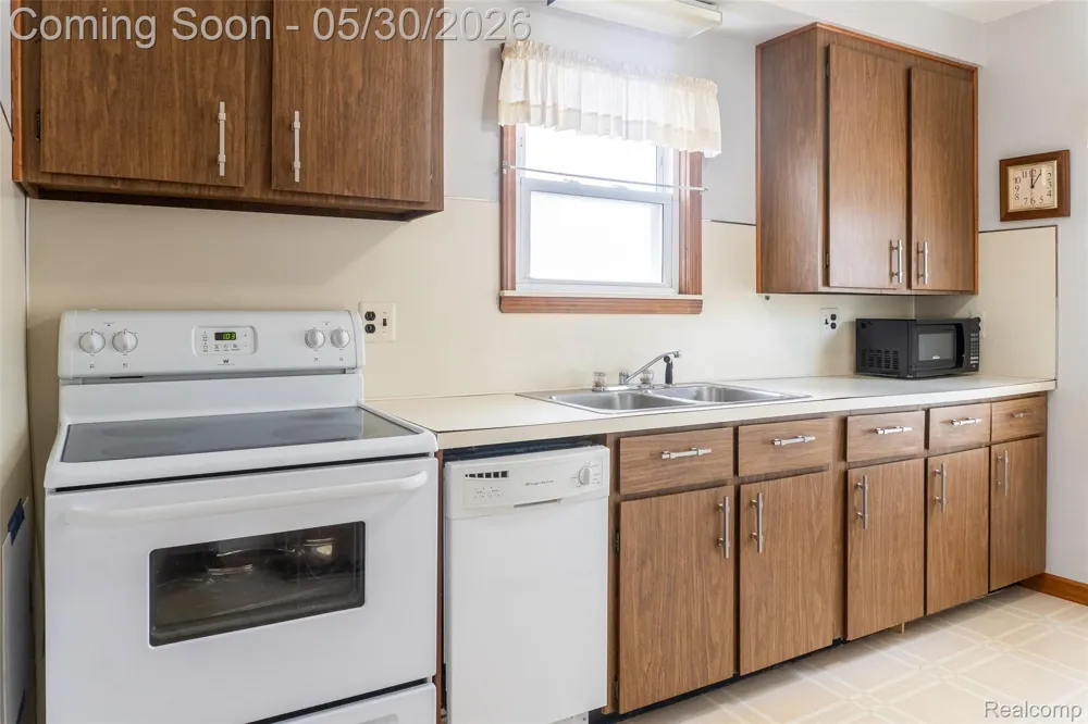4156 Burns Avenue Lincoln Park City, MI 48146