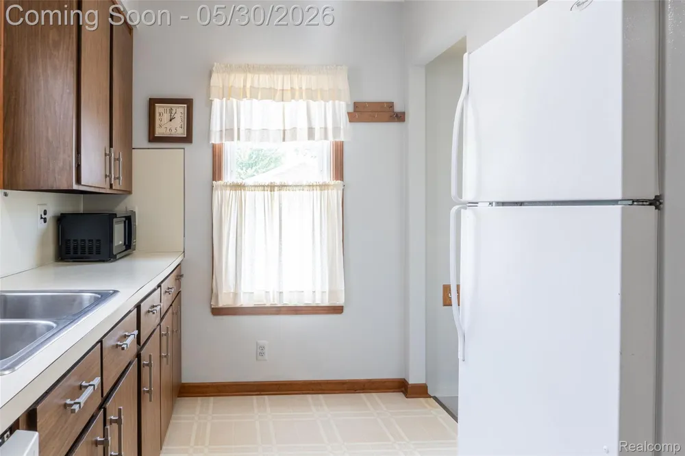 4156 Burns Avenue Lincoln Park City, MI 48146