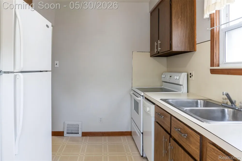 4156 Burns Avenue Lincoln Park City, MI 48146