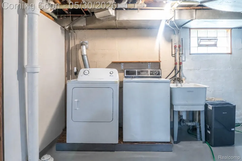4156 Burns Avenue Lincoln Park City, MI 48146