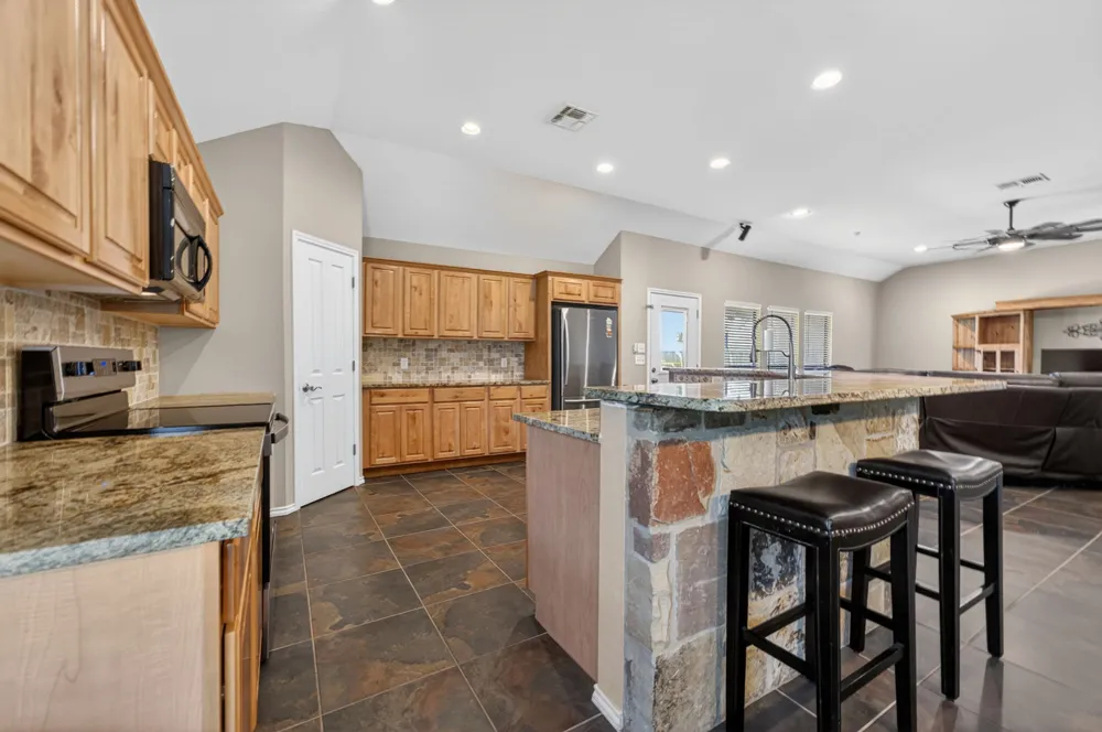 317 Yorktown Pleasanton, TX 78064
