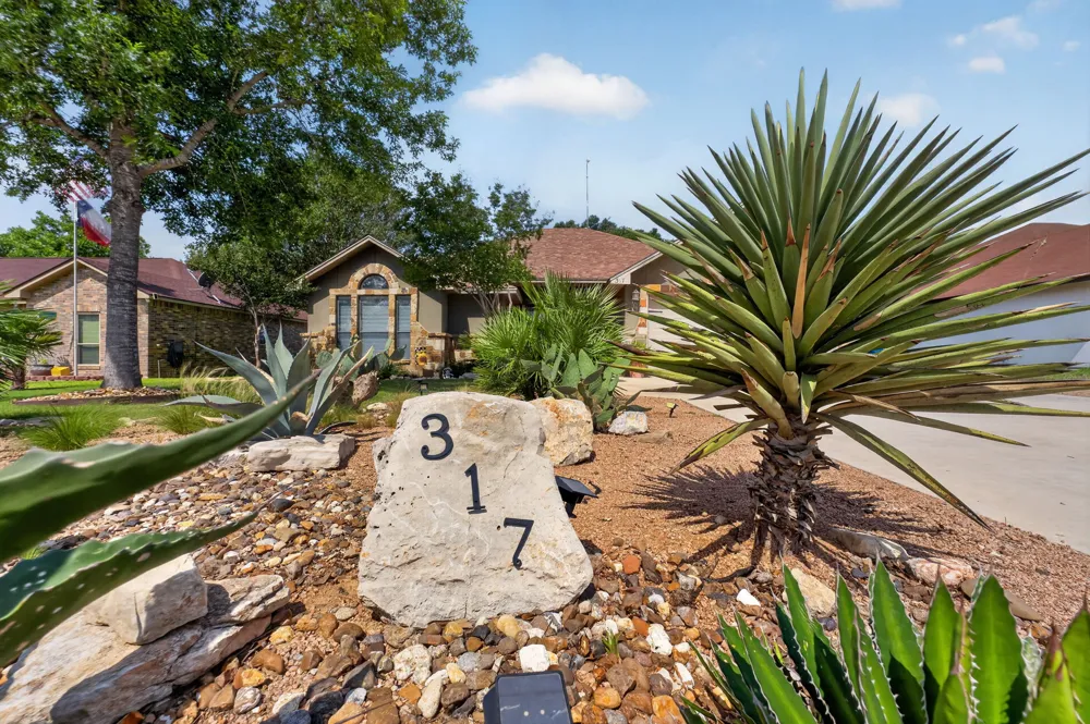 317 Yorktown Pleasanton, TX 78064