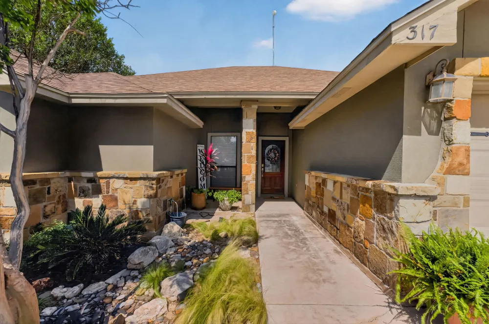 317 Yorktown Pleasanton, TX 78064