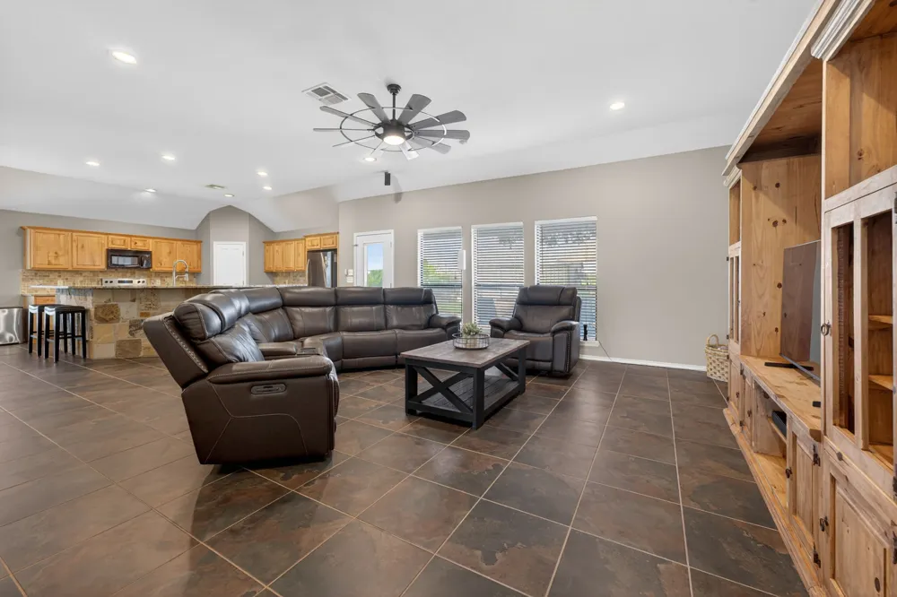 317 Yorktown Pleasanton, TX 78064