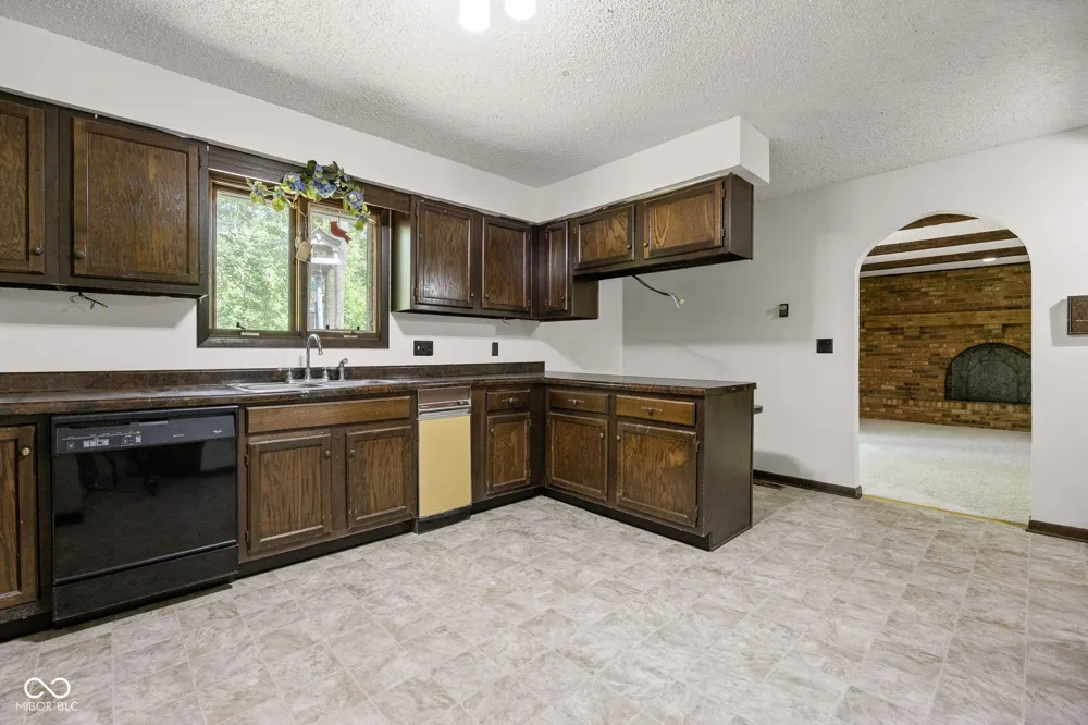 1186 S 200 E Kokomo, IN 46902
