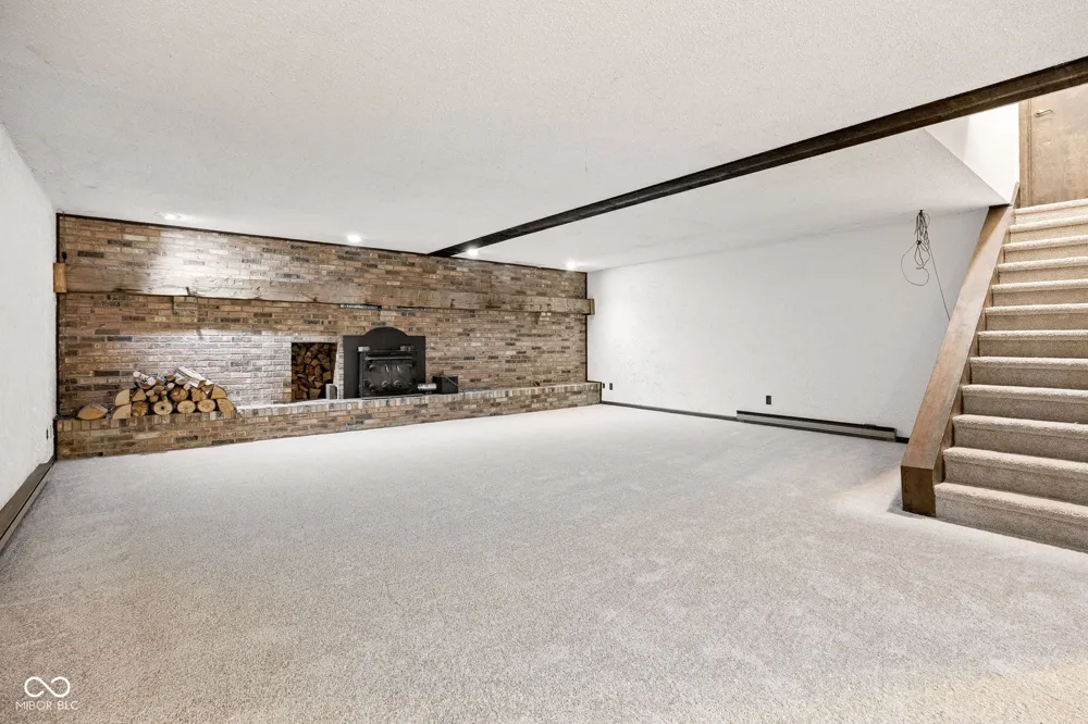 1186 S 200 E Kokomo, IN 46902