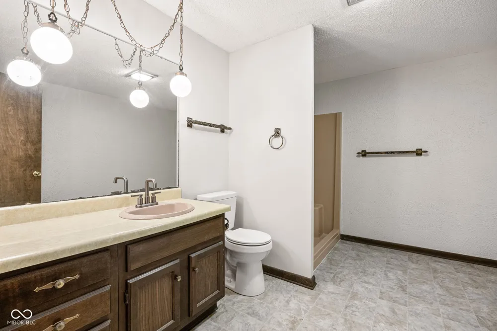 1186 S 200 E Kokomo, IN 46902