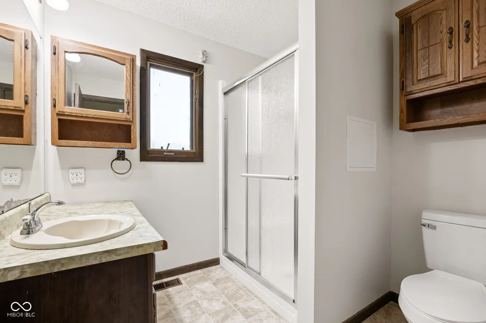 1186 S 200 E Kokomo, IN 46902
