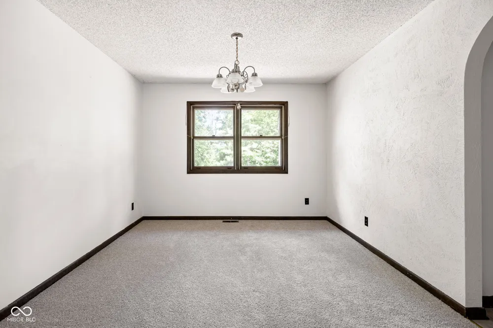1186 S 200 E Kokomo, IN 46902