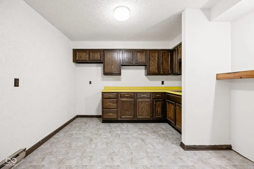 1186 S 200 E Kokomo, IN 46902