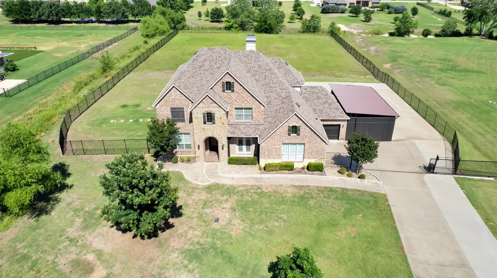 2600 W Hendrix Avenue Lucas, TX 75002