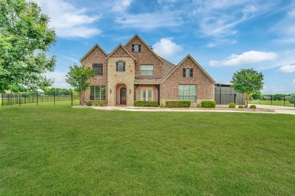 2600 W Hendrix Avenue Lucas, TX 75002