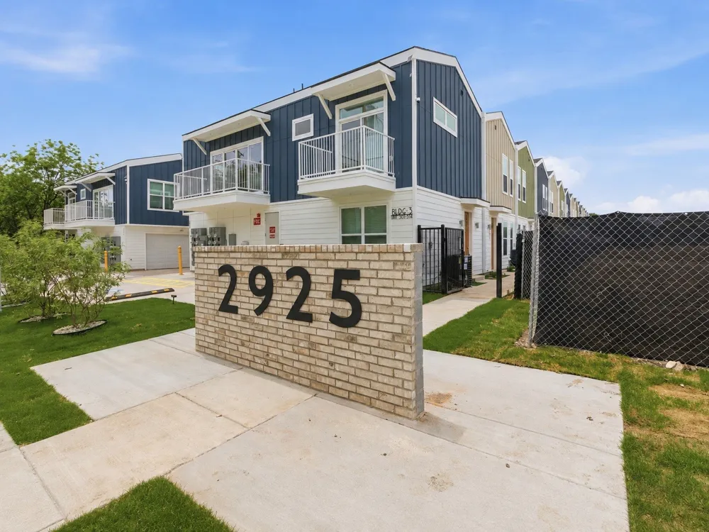2925 Spruce Valley Lane #402 Dallas, TX 75233