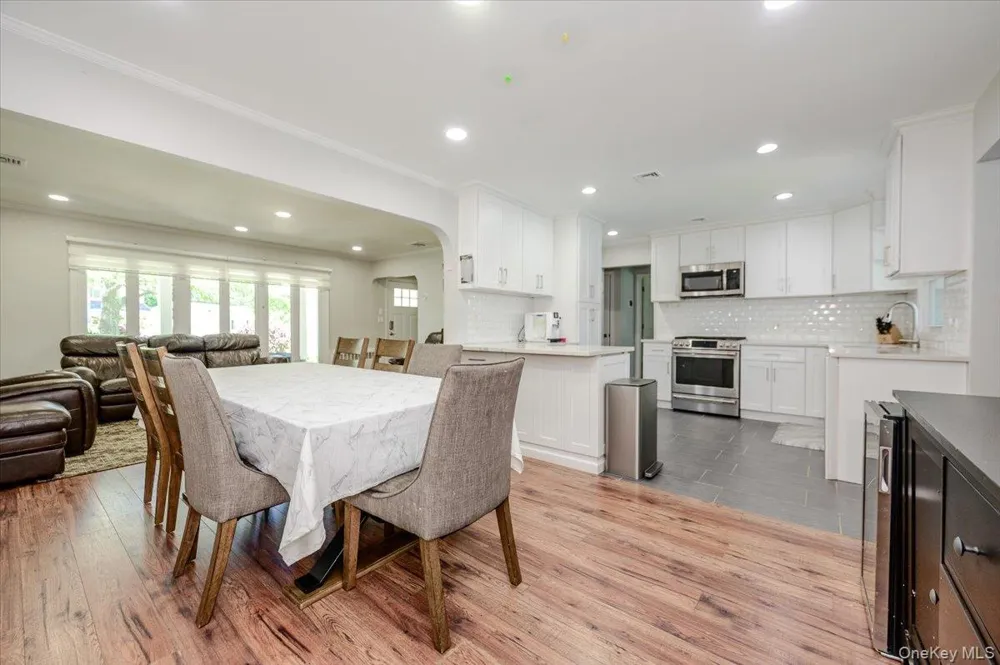 534 Allen Road Woodmere, NY 11598