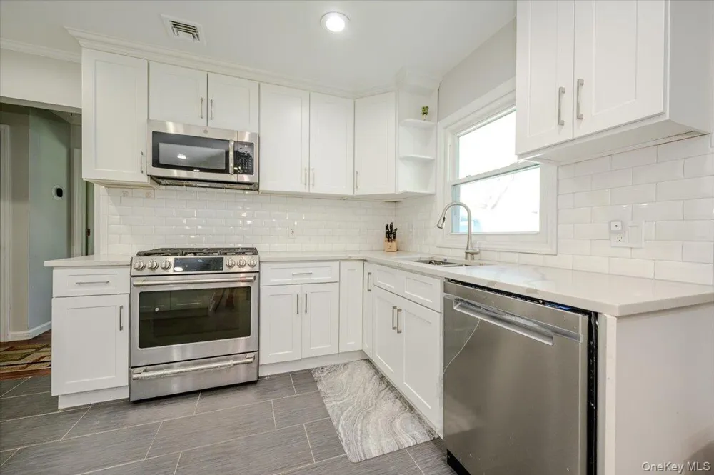 534 Allen Road Woodmere, NY 11598