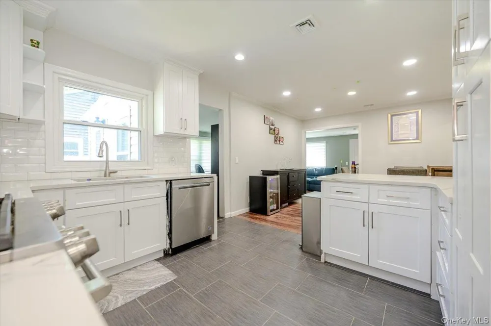 534 Allen Road Woodmere, NY 11598