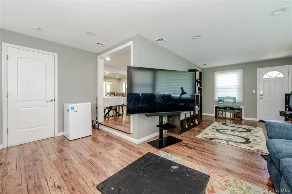534 Allen Road Woodmere, NY 11598
