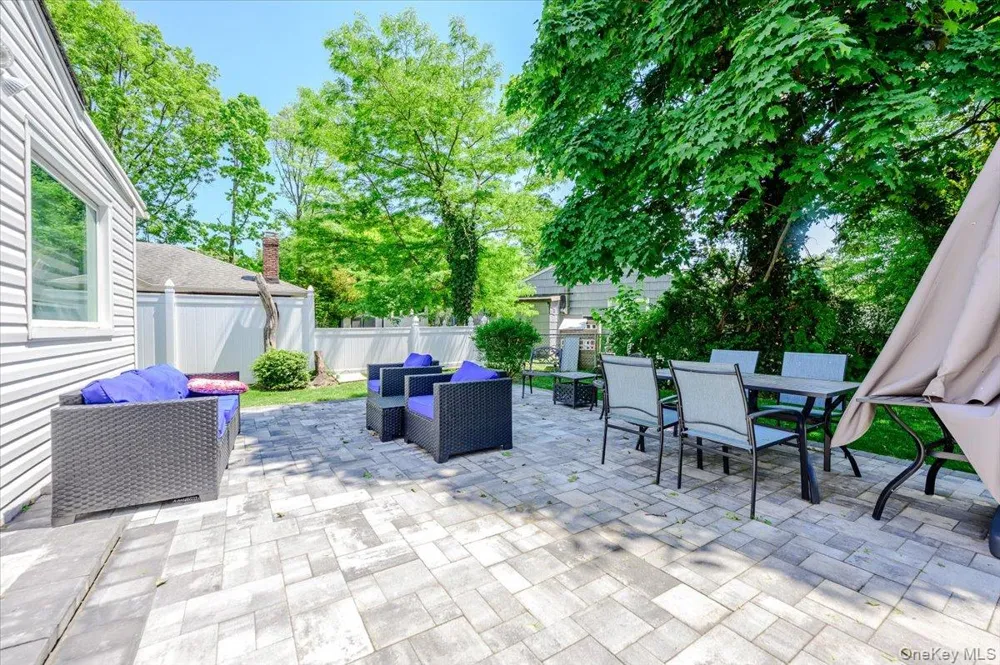 534 Allen Road Woodmere, NY 11598