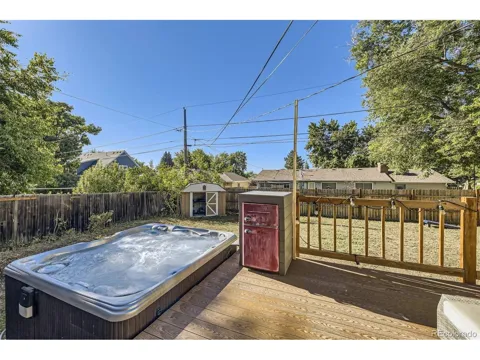 6718 W 70th Place