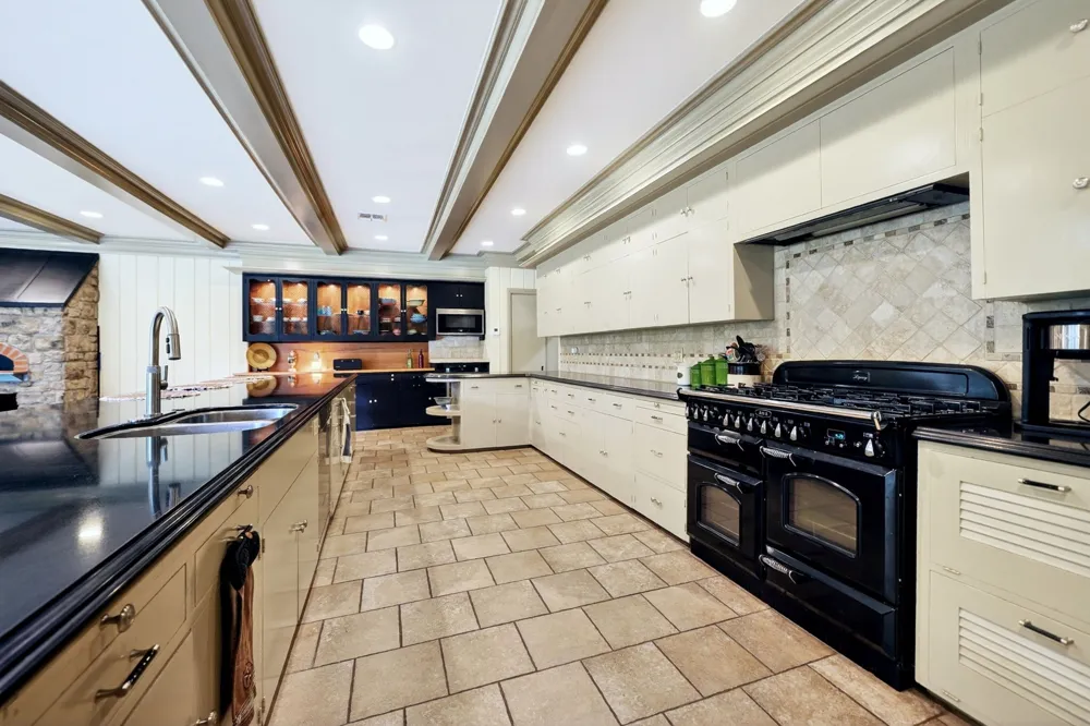1901 Rose Point Athens, TX 75752