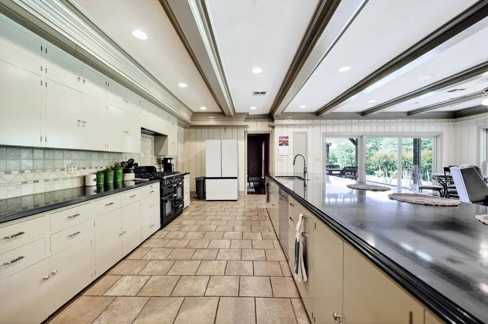 1901 Rose Point Athens, TX 75752
