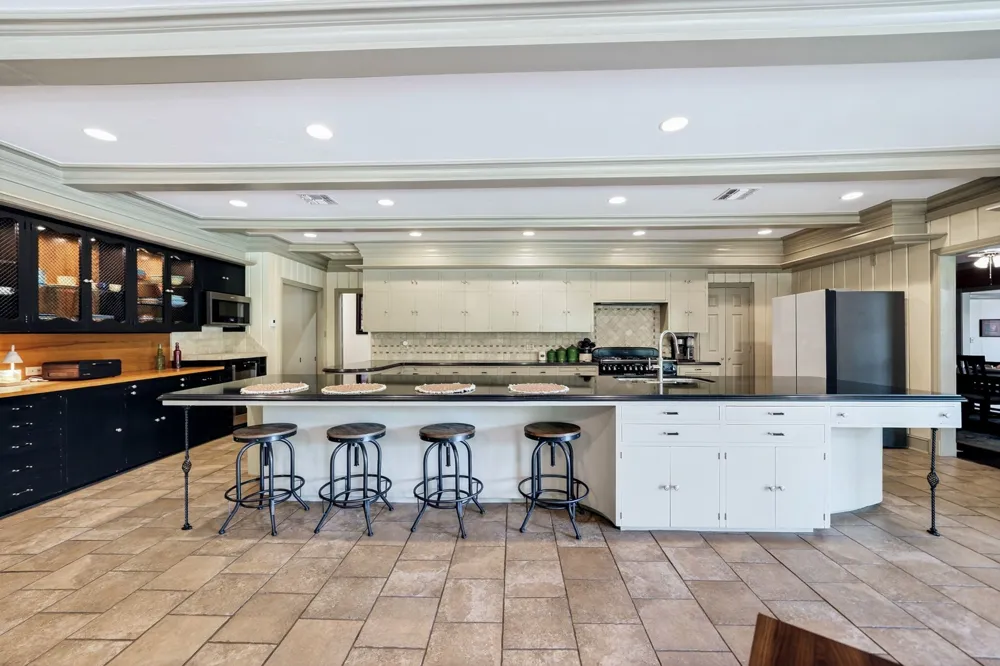 1901 Rose Point Athens, TX 75752