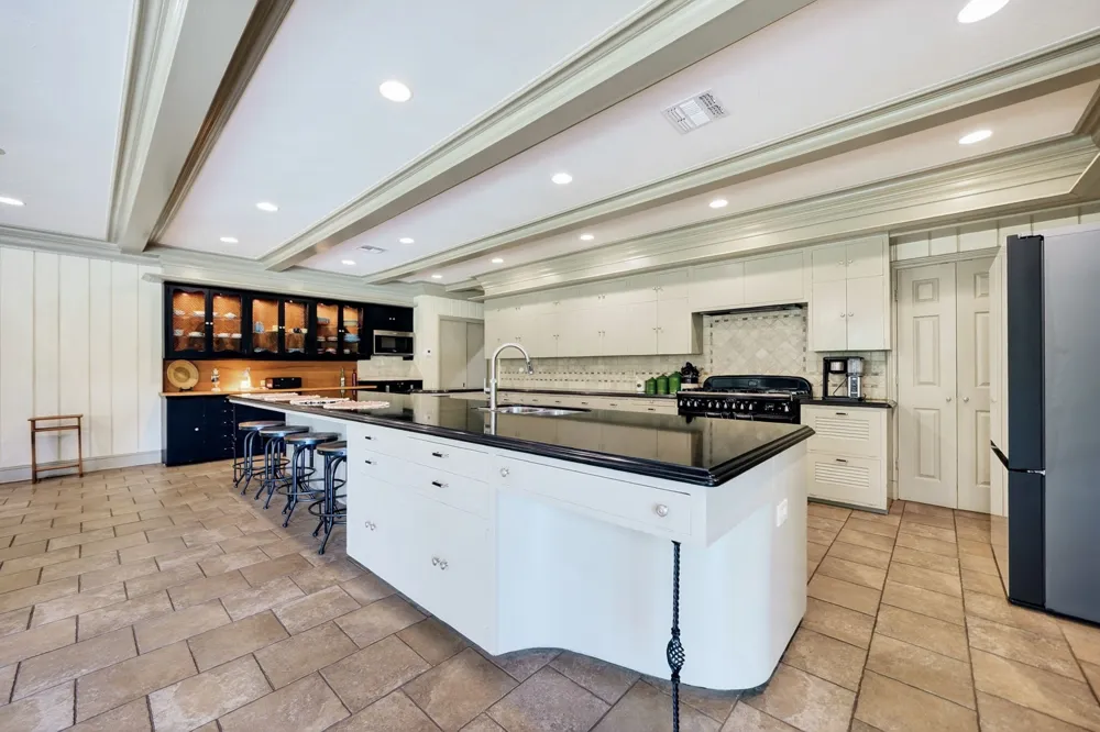 1901 Rose Point Athens, TX 75752