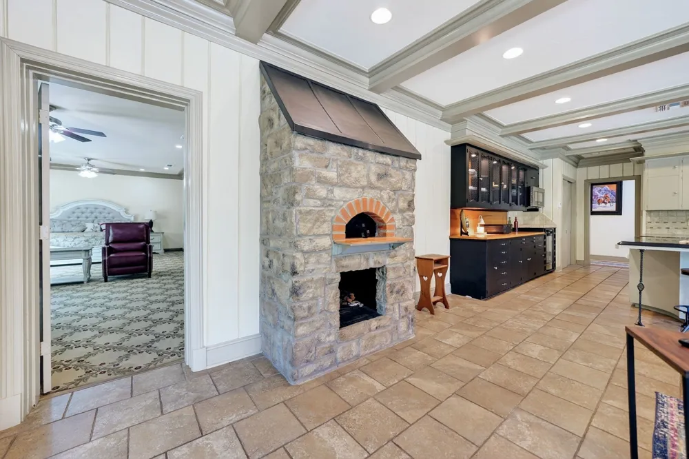1901 Rose Point Athens, TX 75752