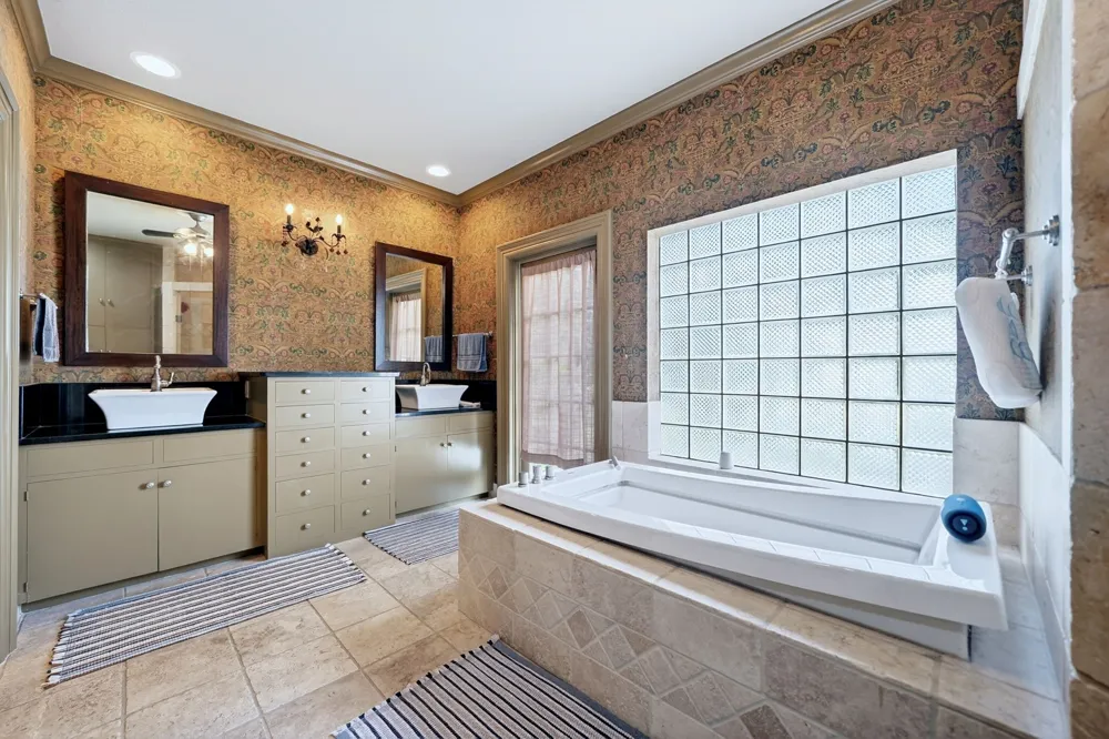 1901 Rose Point Athens, TX 75752