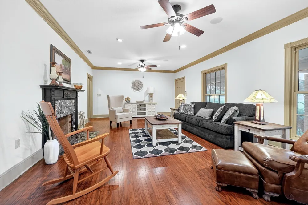 1901 Rose Point Athens, TX 75752