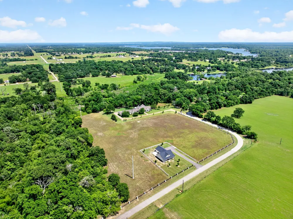 1901 Rose Point Athens, TX 75752