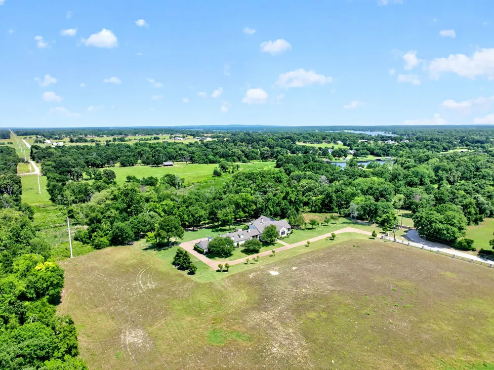 1901 Rose Point Athens, TX 75752
