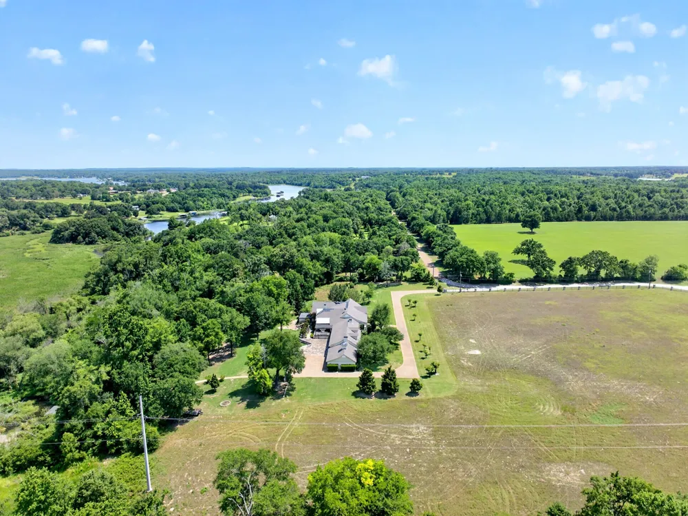 1901 Rose Point Athens, TX 75752
