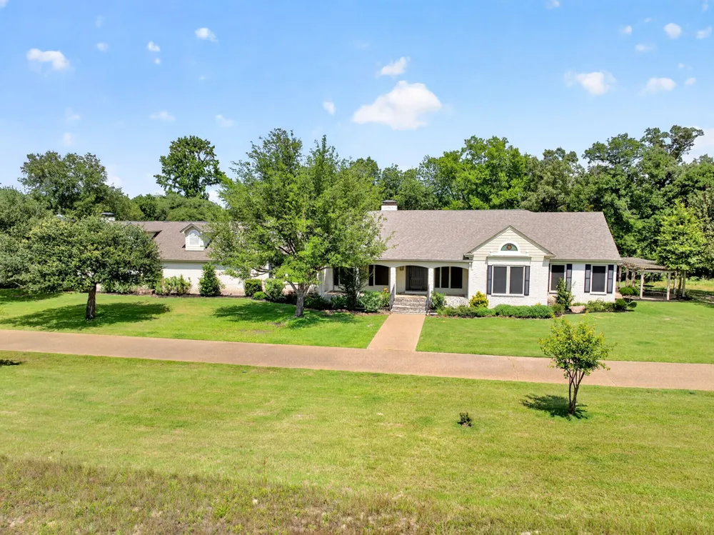 1901 Rose Point Athens, TX 75752