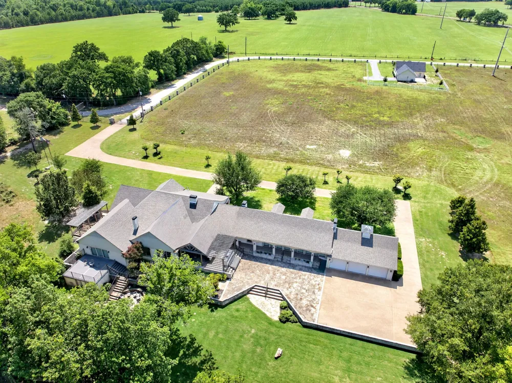 1901 Rose Point Athens, TX 75752