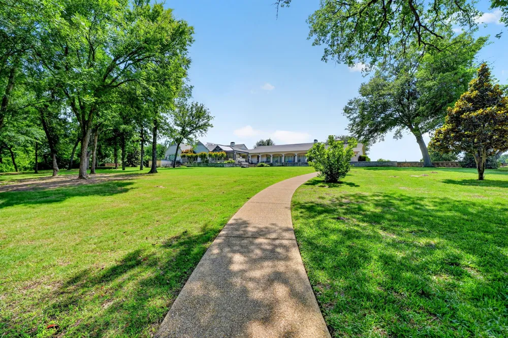 1901 Rose Point Athens, TX 75752